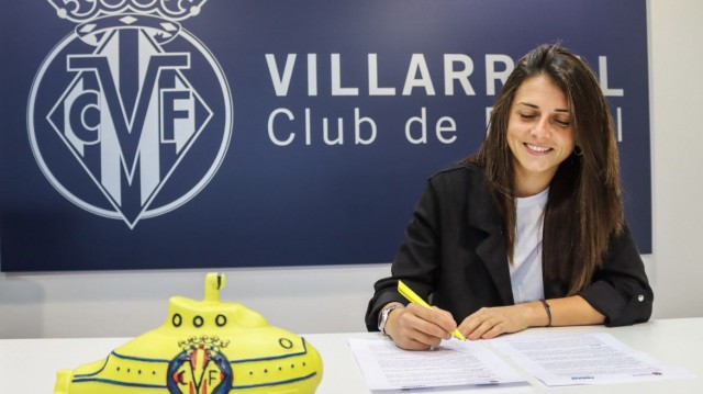 La central Paola Soldevila firma su continuidad con el Villarreal Femenino


