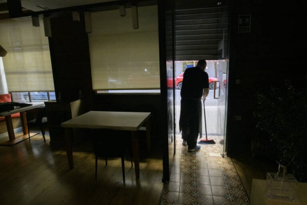 Compromís alega al decreto de turismo 'gastro' para exigir el cumplimiento de los derechos laborales 