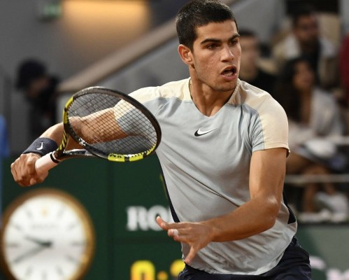 Alcaraz ya está en cuartos de Roland Garros y se medirá a Zverev, al que arrolló en Madrid