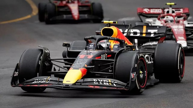‘Checo’ Pérez aprovecha la estrategia y gana el GP de Mónaco; Sainz, segundo
