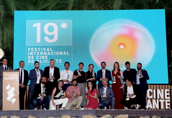 'Lugares a los que nunca hemos ido' se alza con la Tesela de Oro del 19º Festival de Cine de Alicante