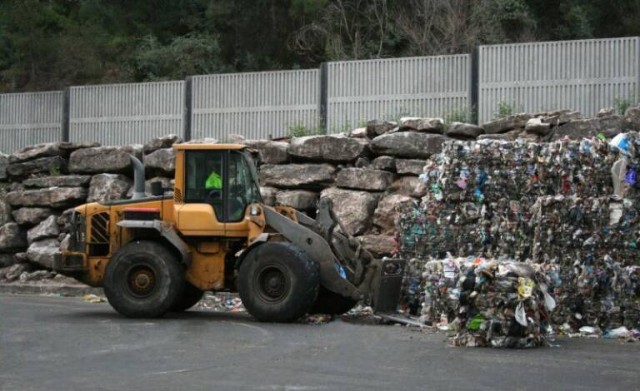 La Diputación amplía en 12 pueblos el contrato de inserción social para la recogida de multirresiduos