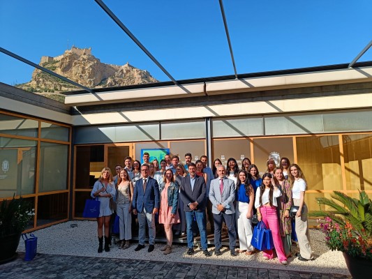 La visión de estudiantes de Icade sobre Alicante Futura: turismo, diplomacia, producción...