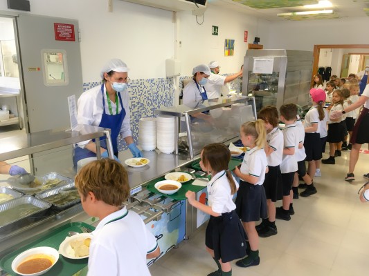 El menú vegetariano gana peso en los comedores escolares por la demanda de las familias 