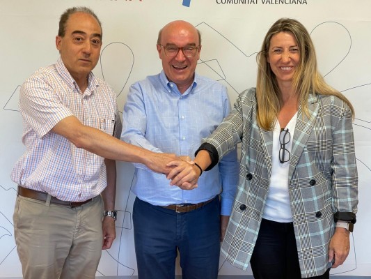 Empresarios y sindicatos acuerdan una subida salarial del 4,5% para la hostelería de Alicante en 2022