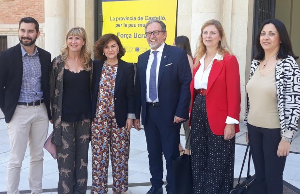 Carmen Calvo asegura que la política vive 