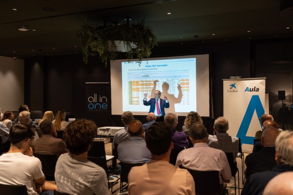 CaixaBank celebra en València una jornada de formación para accionistas de su 'Programa Aula'