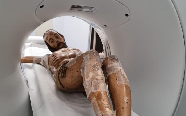 El Cristo Crucificado de Crevillent pasa por el hospital 

