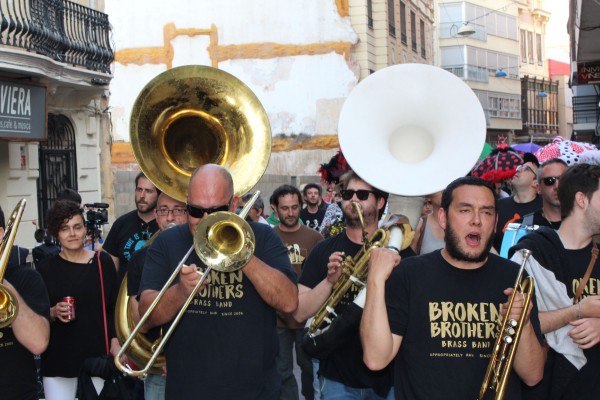 El Maig di Gras transforma el puerto de Burriana en escenario de la música negra 