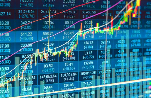 Pleno al cinco de un Ibex 35 que llegó a superar los 8.900 puntos pero no pudo conservarlos al cierre