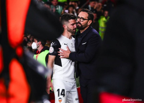 Bordalás cumple un año en Valencia sin saber su futuro