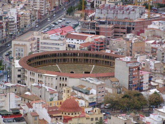 Alicante frena licencias en el entorno de la Plaza de Toros por dos años para regular su desarrollo