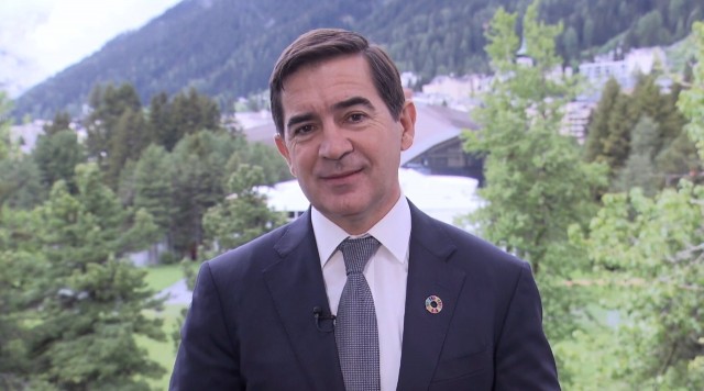 Torres (BBVA) plantea en Davos que España sea exportador de energía a Europa