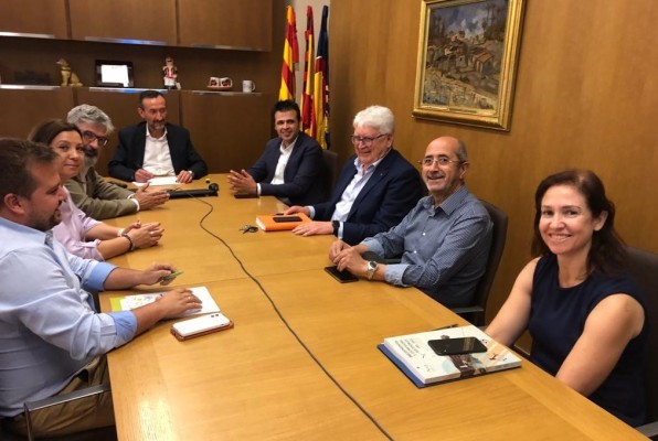 Propietarios del Polígono de Carrús de Elche trasladan al Ayuntamiento prioridades: limpieza y aparcamiento