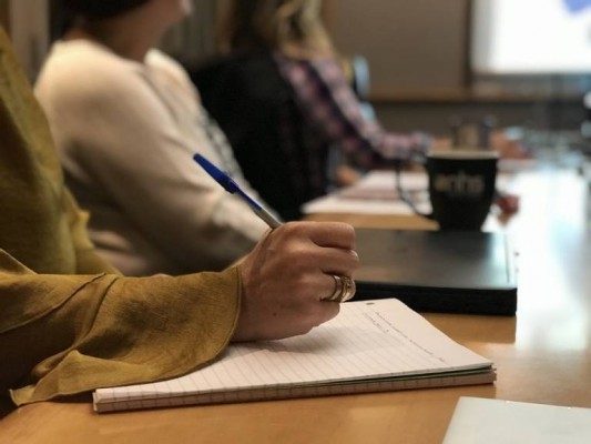 Los ayuntamientos ya pueden seleccionar a 1.500 parados para contratarles con Avalem Experiència