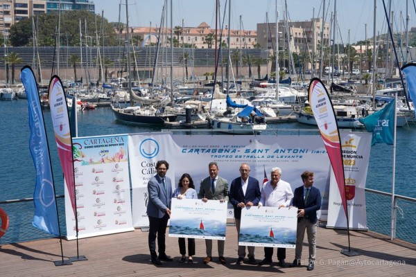 La Regata Cartagena-Ibiza se celebra con 22 barcos en liza