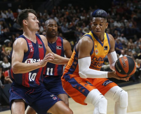 Baskonia amortigua la reacción de Valencia y toma ventaja