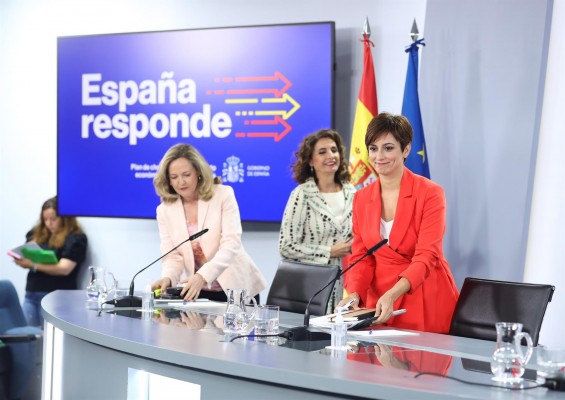 Montero ya trabaja en los PGE de 2023 y avanza que llevará 