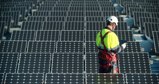 El Gobierno impulsará la instalación de placas fotovoltaicas para autoconsumo en los edificios públicos