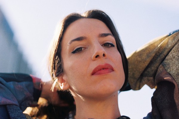 La Facultad de Bellas Artes de Altea celebra el 25 aniversario de la UMH con un recital de poesía de Laura Sam
