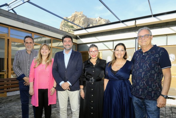 Alicante elige a un artista, una 'foguerera' y una 'barraquera' como pregoneros de les Fogueres