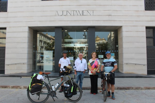 Ciclistas de 'Camins de l’Orde de Montesa' hacen parada en Borriana