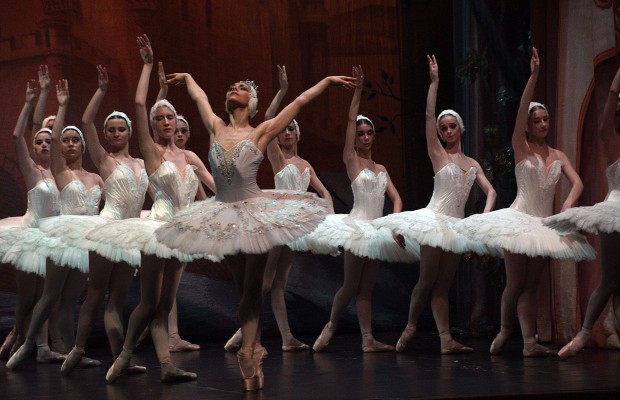 El Ballet de Moldavia lleva a El Batel de Cartagena 'El lago de los cines'
