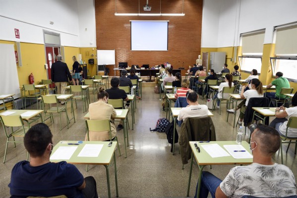 La Generalitat convocará hasta 2024 casi 23.000 plazas de oposiciones en sanidad, educación y administración