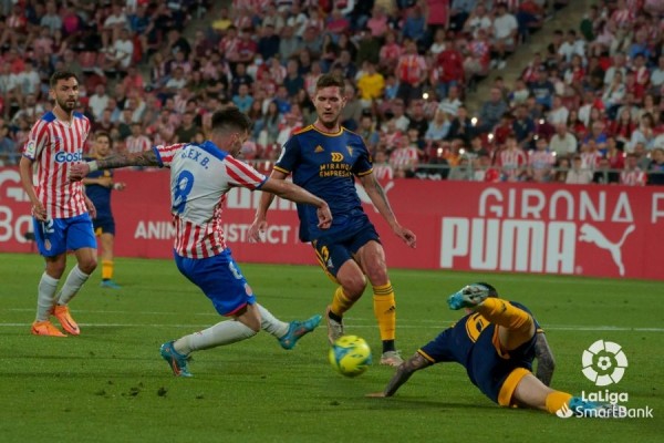Jorge Sáenz pierde con el Mirandés y acaba expulsado