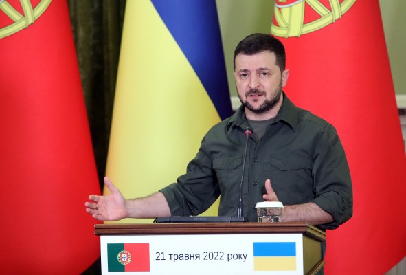 El Parlamento ucraniano avala la prórroga de la ley marcial hasta finales de agosto