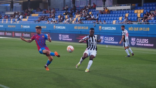 El CD Castellón encaja una vergonzante goleada en Barcelona 