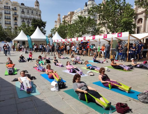 Gran éxito de la Festa de l’Esport Femení que llena la Plaza del Ayuntamiento en una jornada histórica para promover el deporte femenino 