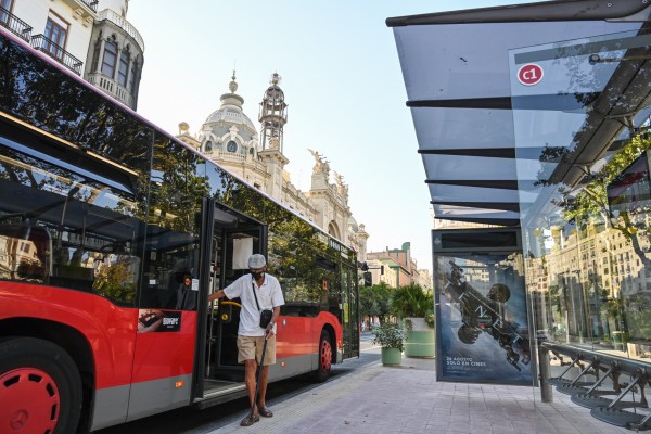 La EMT de València gasta más de 1 millón de euros en combustible en marzo, un 70% más