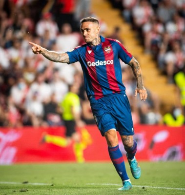 Roger iguala a Paredes como máximo goleador en la historia del Levante

