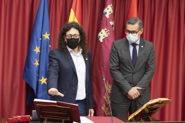 Alberto del Valle toma posesión como decano de la Facultad de Matemáticas de la UMU