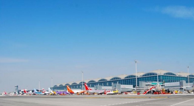 Vueling unirá este verano Santander y Alicante-Elche, con dos conexiones semanales
