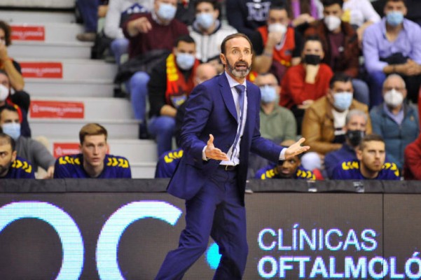 Sito Alonso prorroga su contrato con el UCAM CB por un año más