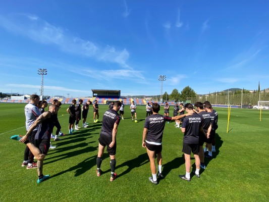 El Levante congela la convocatoria tras detectar un brote de covid-19
