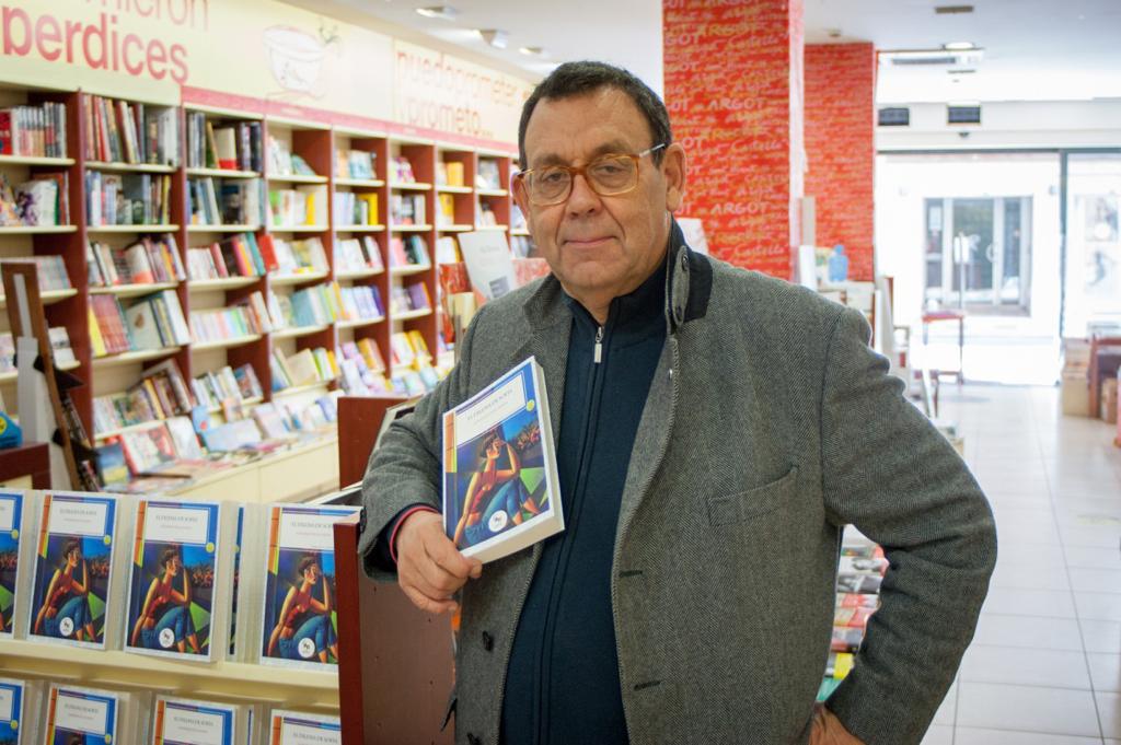 González de la Cuesta presenta en Benicàssim la novela de amor y suspense 'El dilema de Sofía'