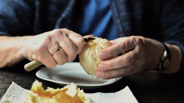 Una dieta antiinflamatoria disminuye la aparición de dolor en personas mayores, según un estudio
