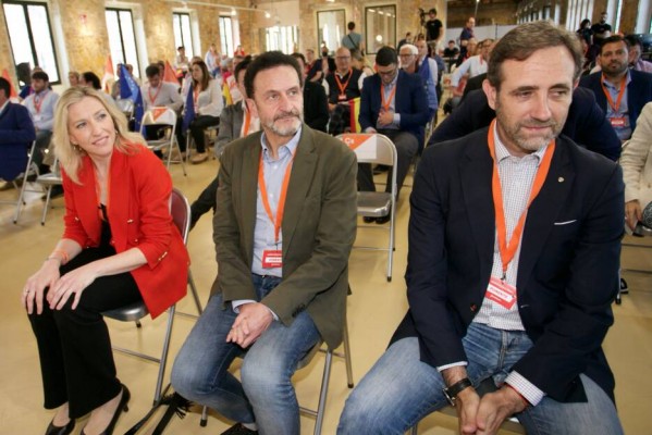 Ciudadanos: ¿morir con las siglas puestas?