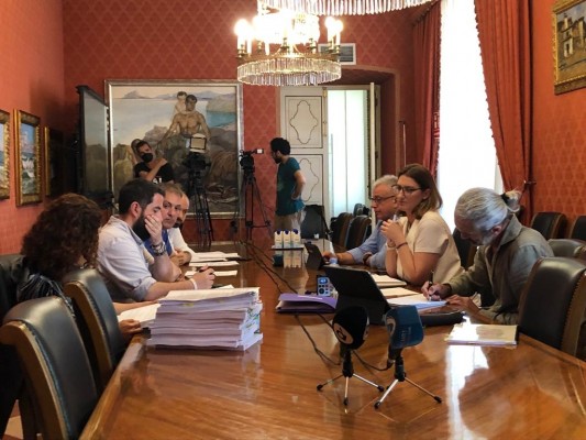 El bipartito de Alicante y Vox sellan el 'carpetazo' a la comisión del 'caso enchufes' sin más testimonios