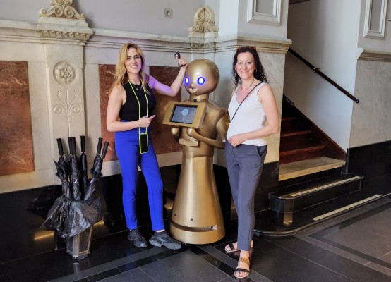 Investigadores de la UJI experimentan con robots en hoteles para evaluar su valor añadido
