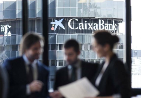 Más de tres de cada cuatro euros de suscripciones netas de fondos llevan el sello de BBVA y CaixaBank