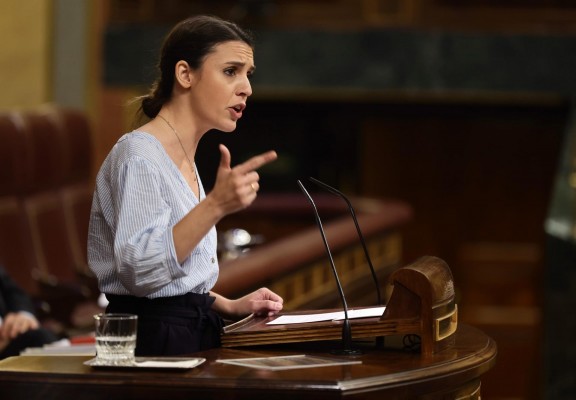 El Gobierno aprueba la ley que permite abortar a menores de 16 años sin permiso paterno