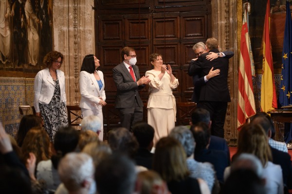 La tercera 'investidura' de Puig: deberes, homenajes y guiños en el estreno de su Consell 