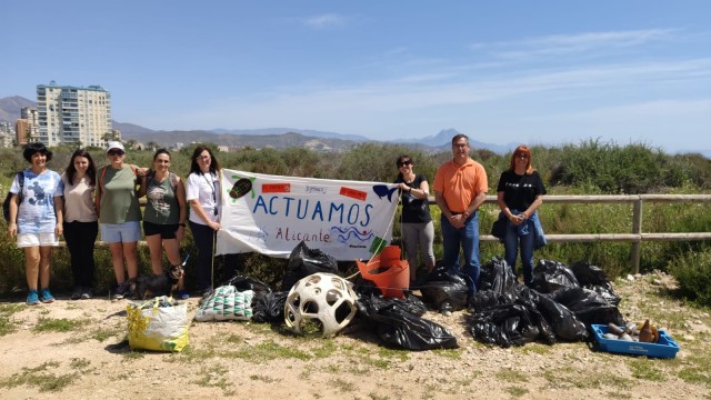 El plástico encabeza la cantidad de residuos recogidos en la desembocadura del Río Seco