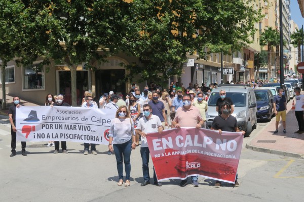 Nueva protesta contra la piscifactoría ante la falta del respuesta del Consell al recurso de Calp
