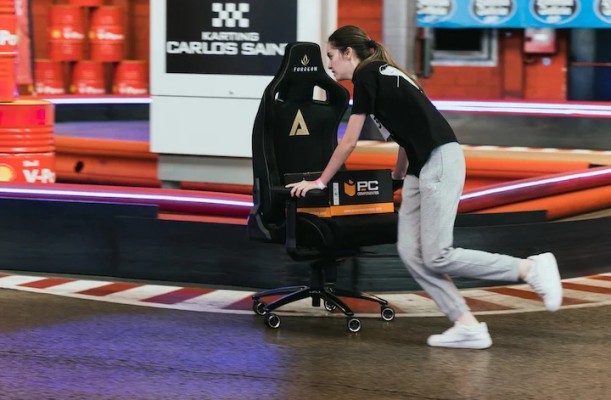 Los gamers también corren (pero sentados): así ha sido la primera carrera de sillas gaming