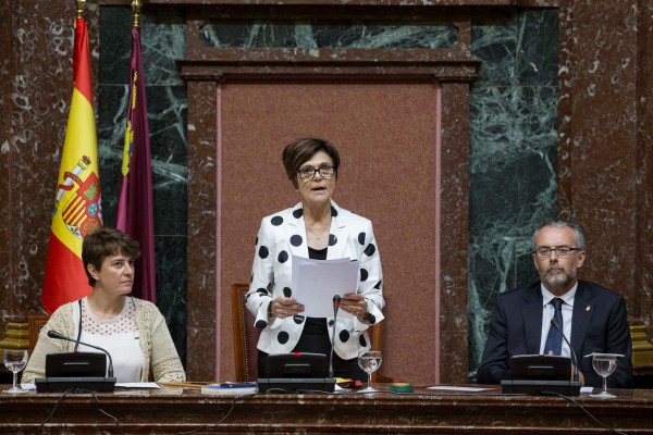 De Carlos Collado a Rosa Peñalver: la Asamblea condecora con la Medalla de Oro a sus seis expresidentes